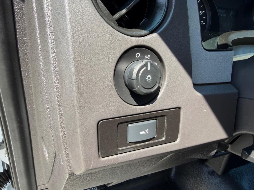 Ford F-150 Vehicle Full-screen Gallery Image 26