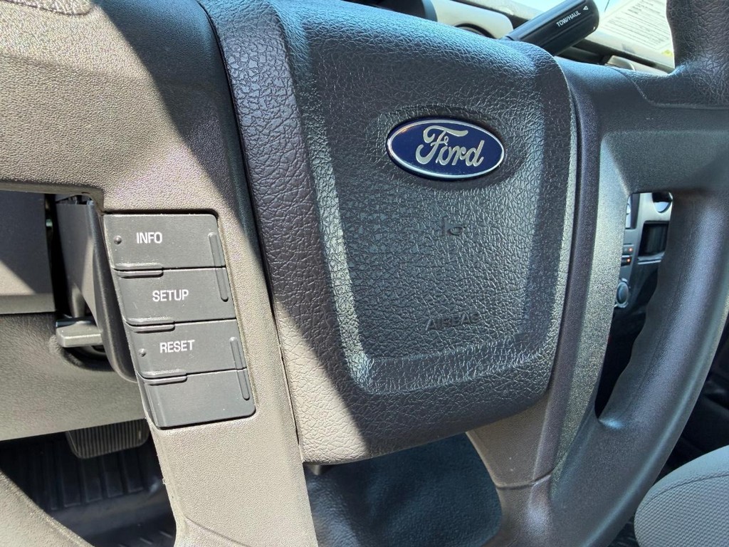 Ford F-150 Vehicle Full-screen Gallery Image 27
