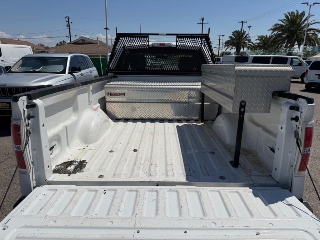 Ford F-150 Vehicle Full-screen Gallery Image 28