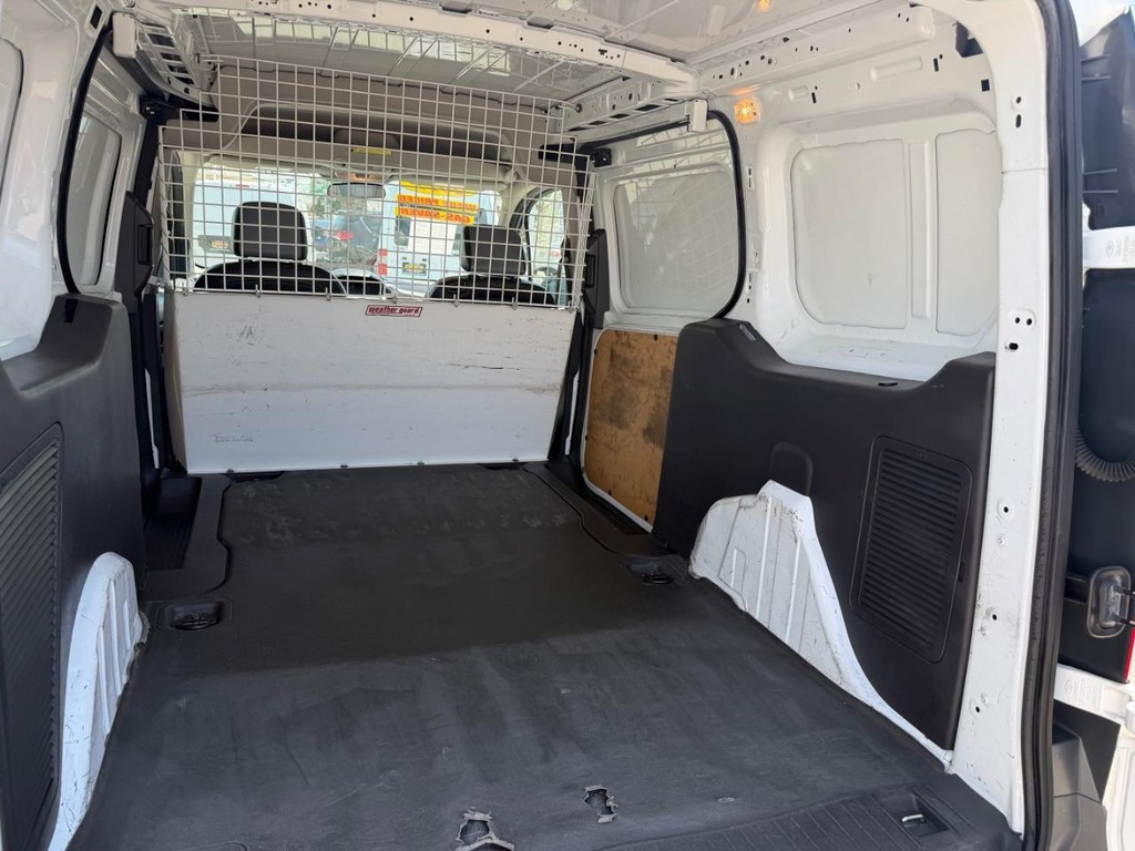 Ford Transit Connect Vehicle Full-screen Gallery Image 18