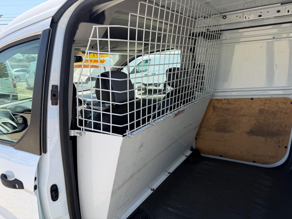 Ford Transit Connect Vehicle Full-screen Gallery Image 25