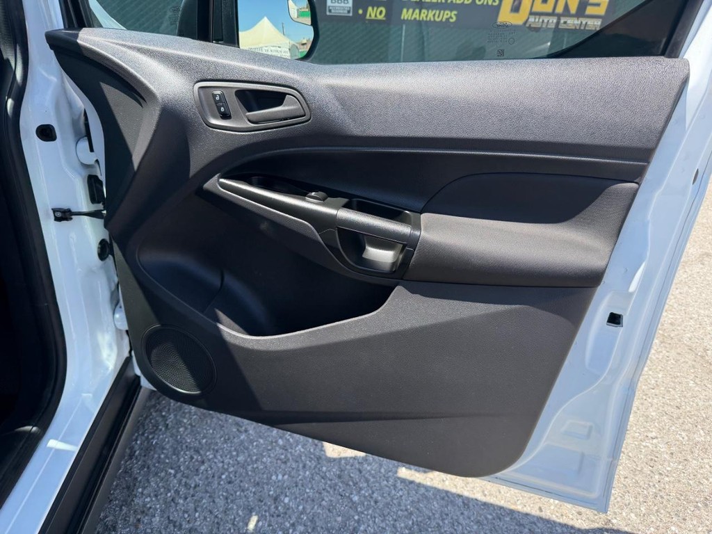 Ford Transit Connect Vehicle Full-screen Gallery Image 30