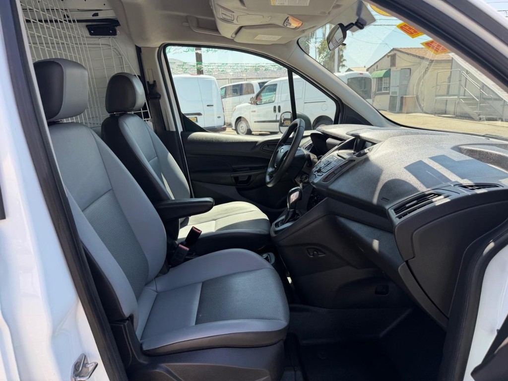Ford Transit Connect Vehicle Full-screen Gallery Image 32