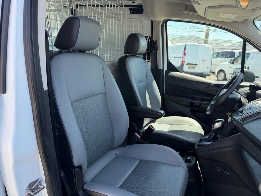 Ford Transit Connect Vehicle Full-screen Gallery Image 33
