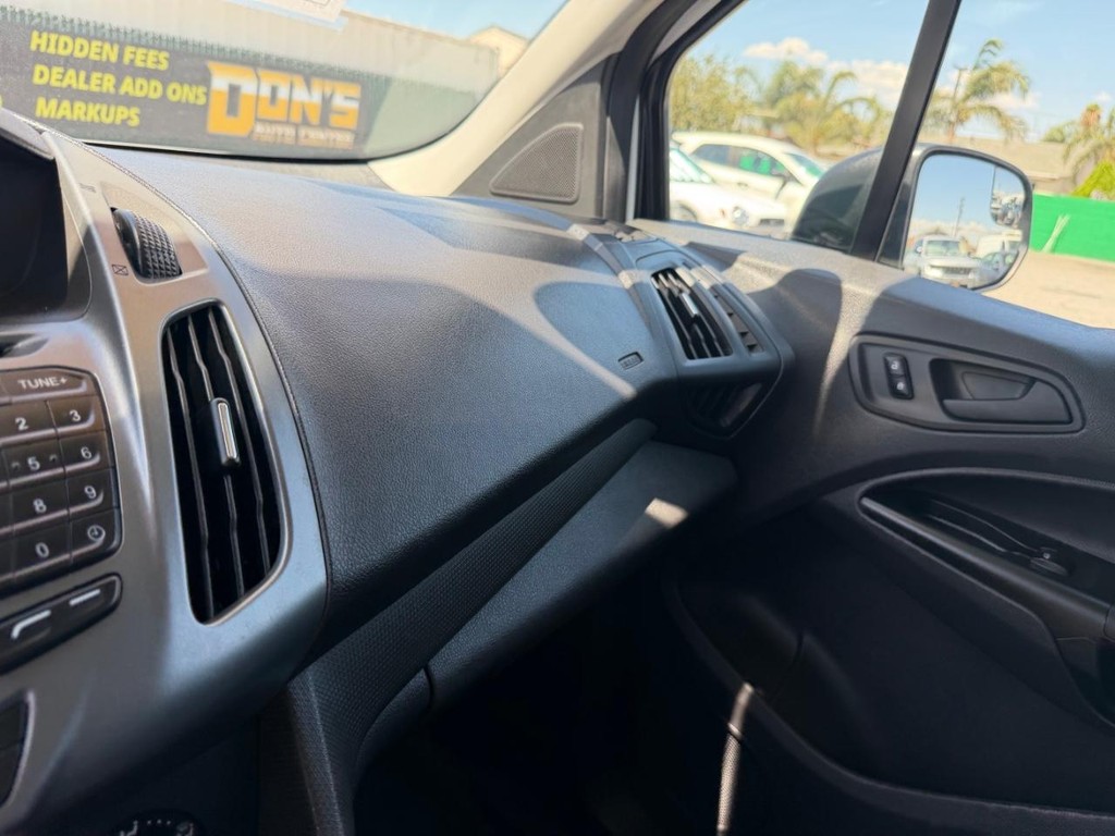Ford Transit Connect Vehicle Full-screen Gallery Image 36