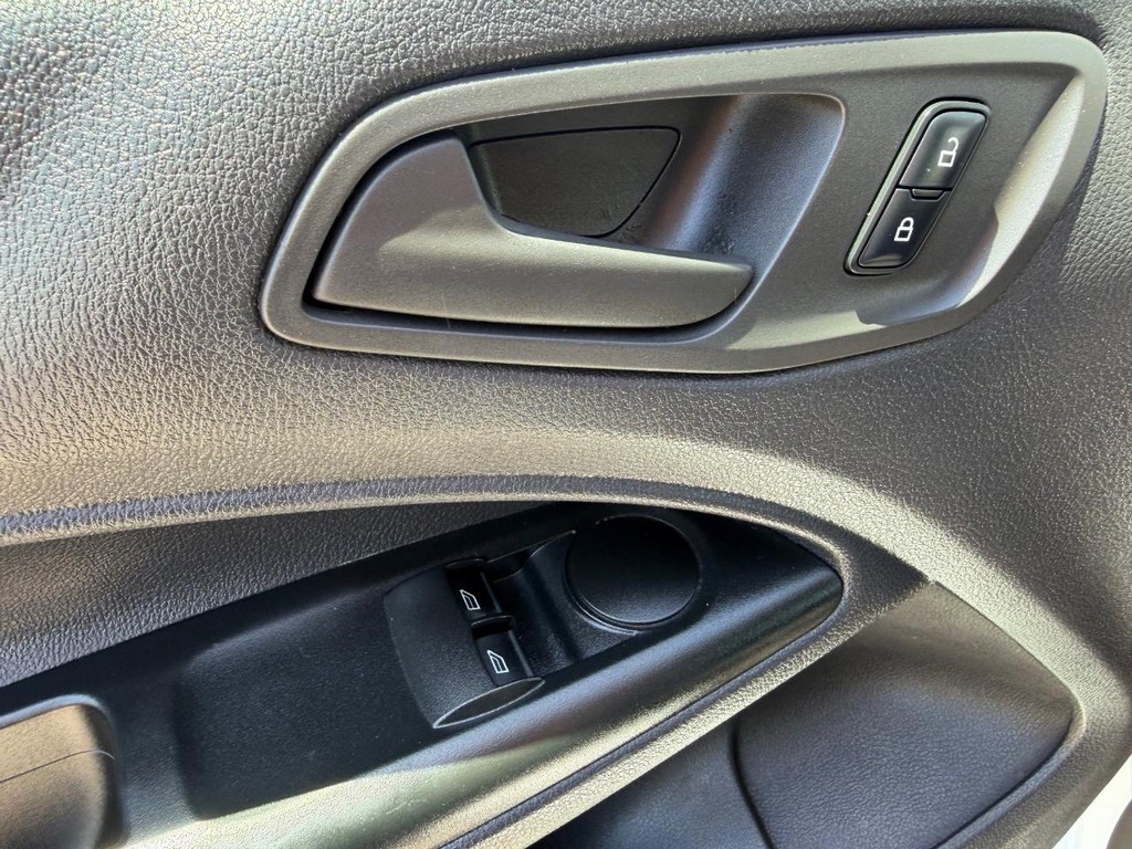 Ford Transit Connect Vehicle Full-screen Gallery Image 38