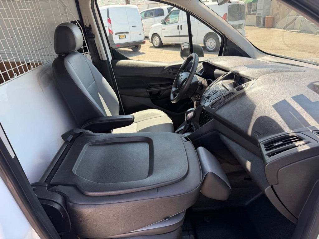 Ford Transit Connect Vehicle Full-screen Gallery Image 40