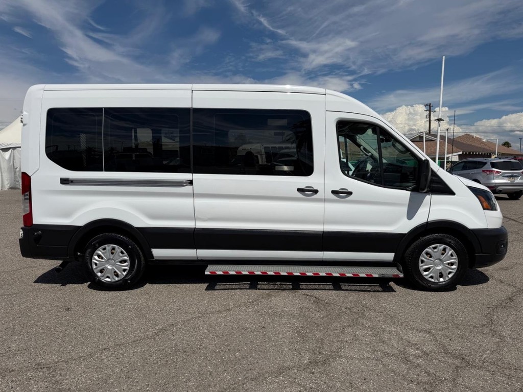 Ford Transit 350 Vehicle Full-screen Gallery Image 05