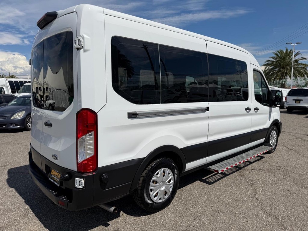 Ford Transit 350 Vehicle Full-screen Gallery Image 06