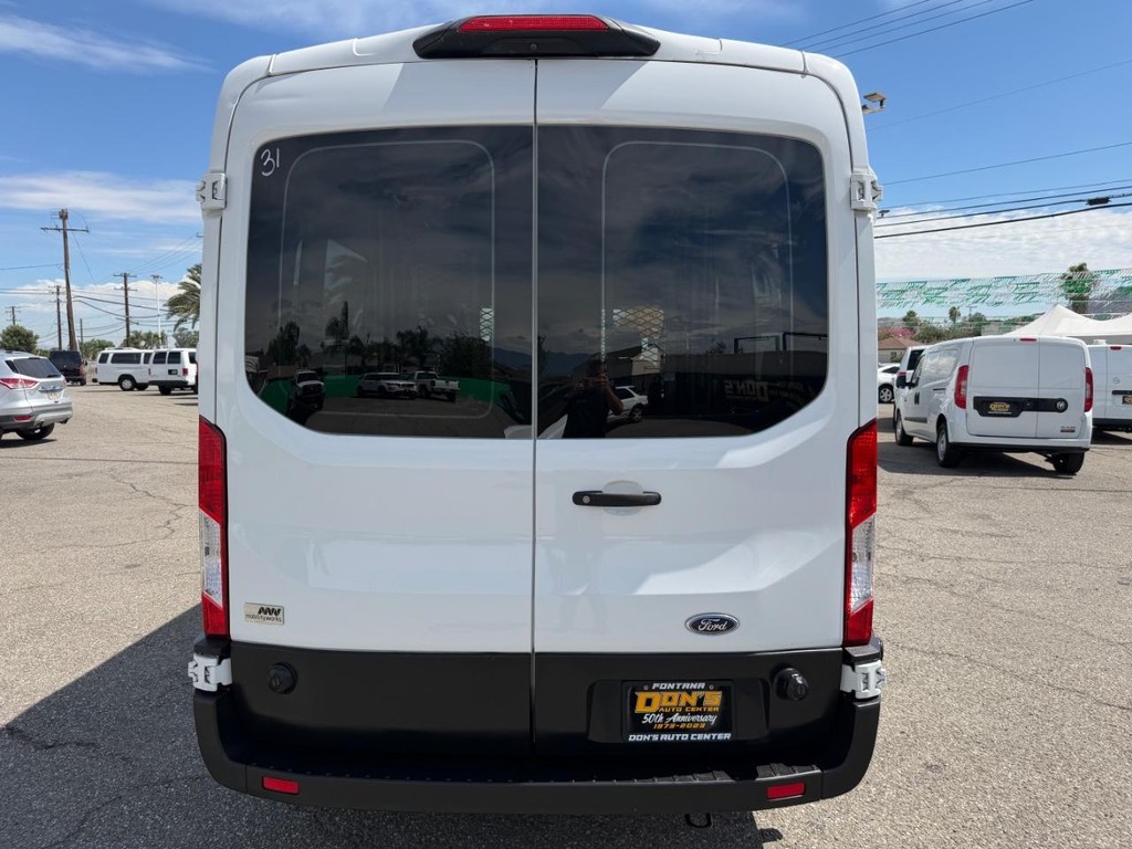 Ford Transit 350 Vehicle Full-screen Gallery Image 08