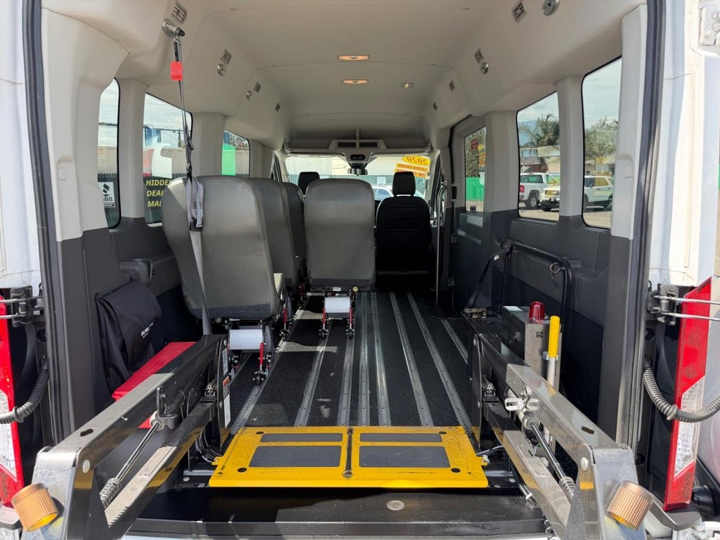 Ford Transit 350 Vehicle Full-screen Gallery Image 15