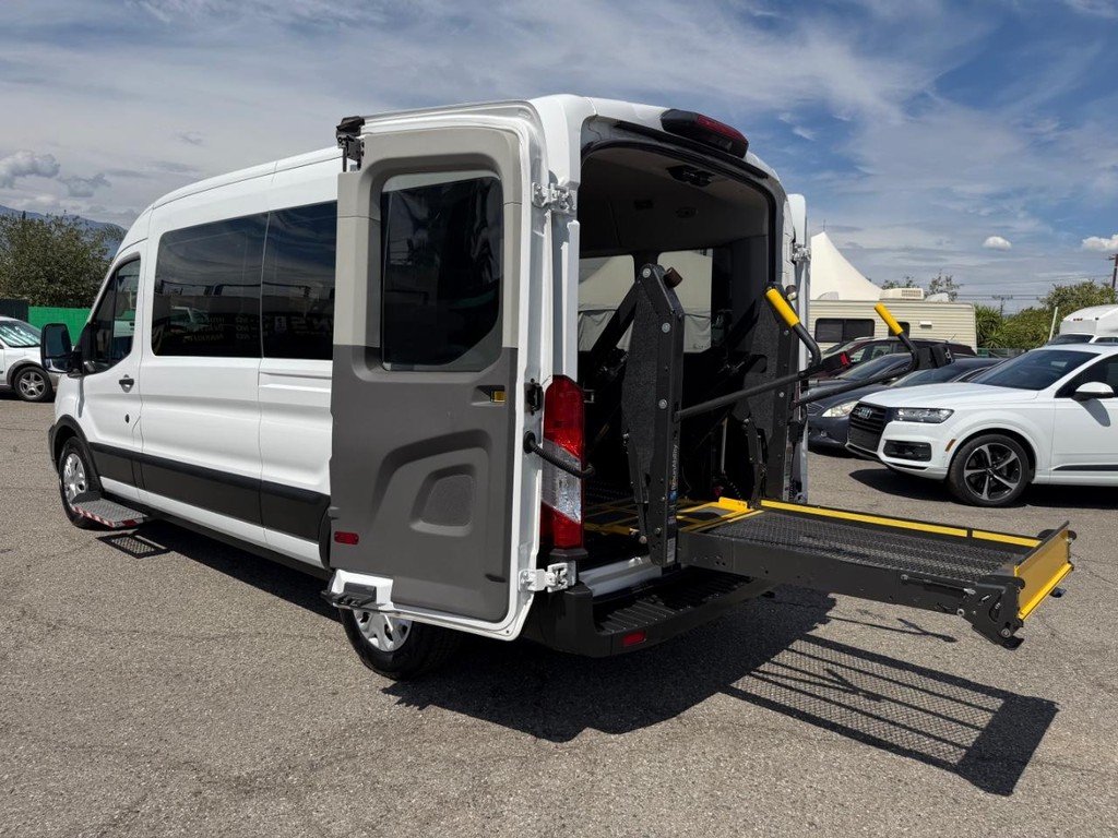 Ford Transit 350 Vehicle Full-screen Gallery Image 16
