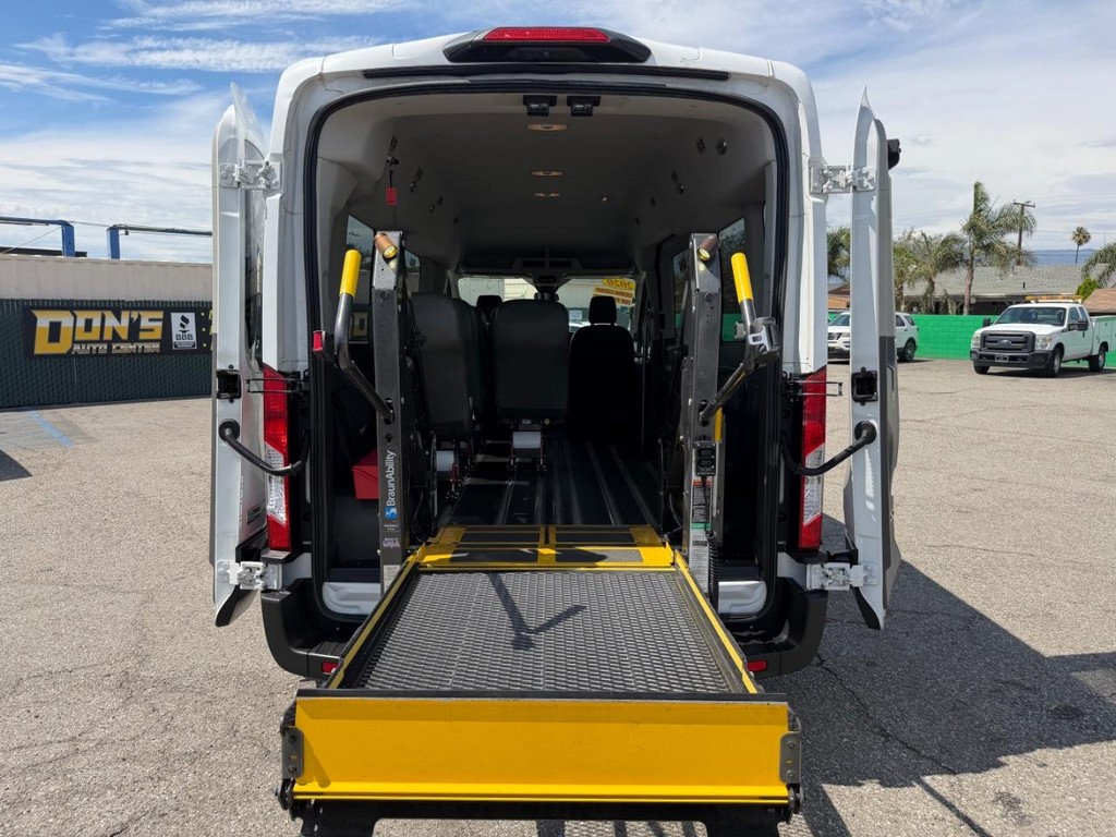 Ford Transit 350 Vehicle Full-screen Gallery Image 17