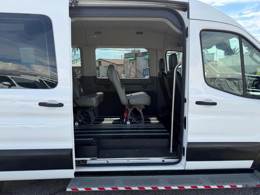 Ford Transit 350 Vehicle Full-screen Gallery Image 20