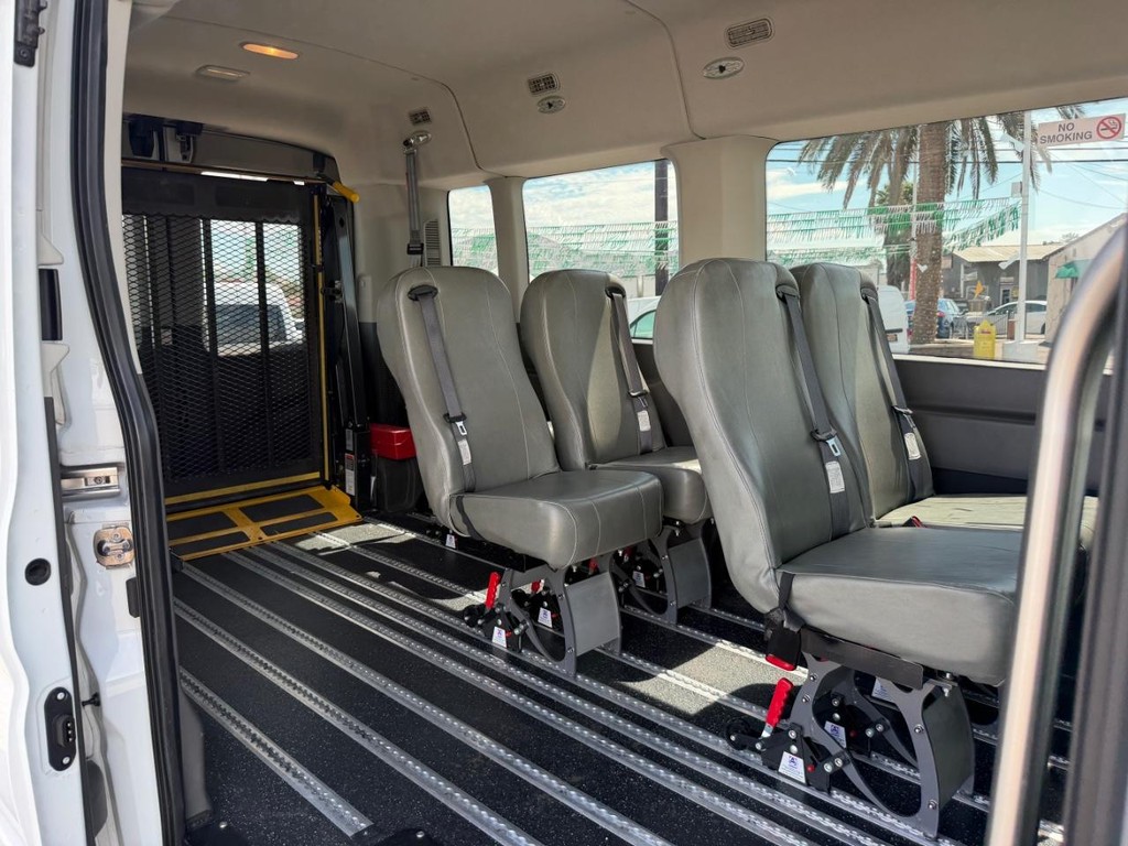 Ford Transit 350 Vehicle Full-screen Gallery Image 21