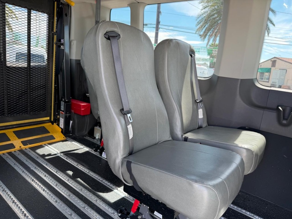 Ford Transit 350 Vehicle Full-screen Gallery Image 23