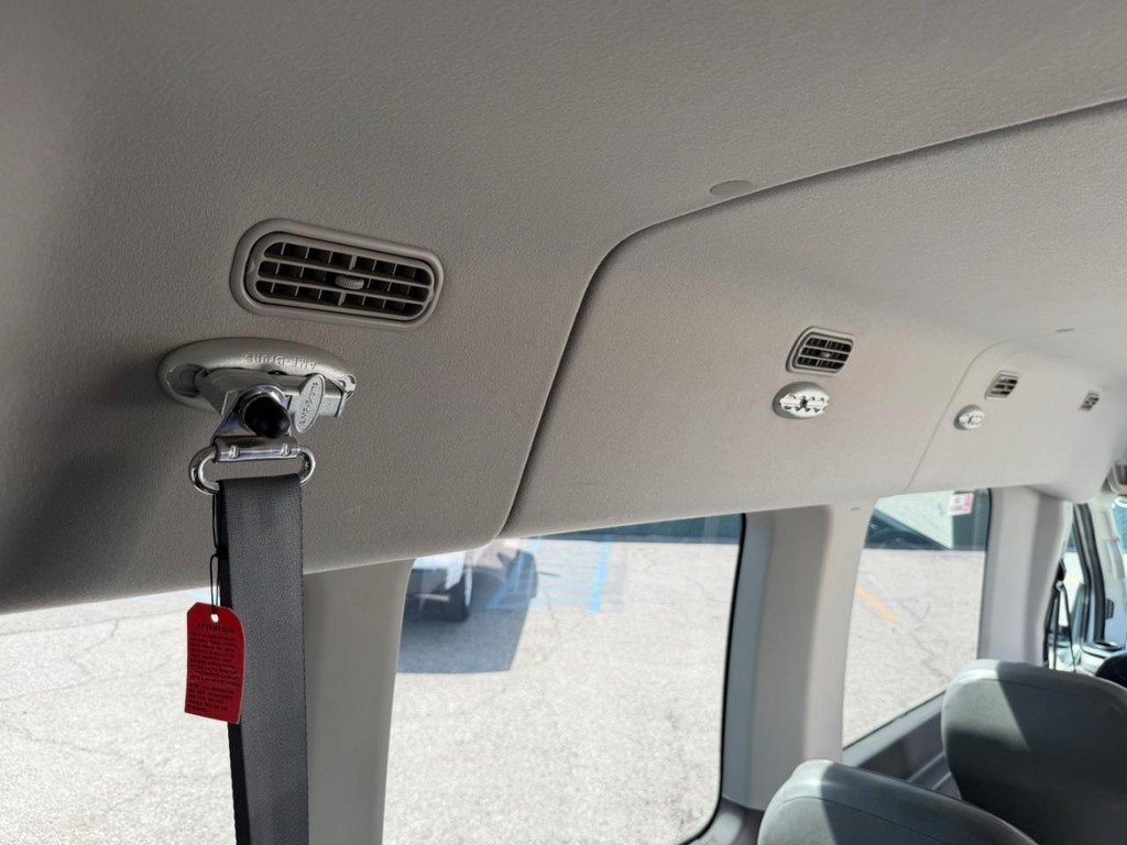Ford Transit 350 Vehicle Full-screen Gallery Image 29