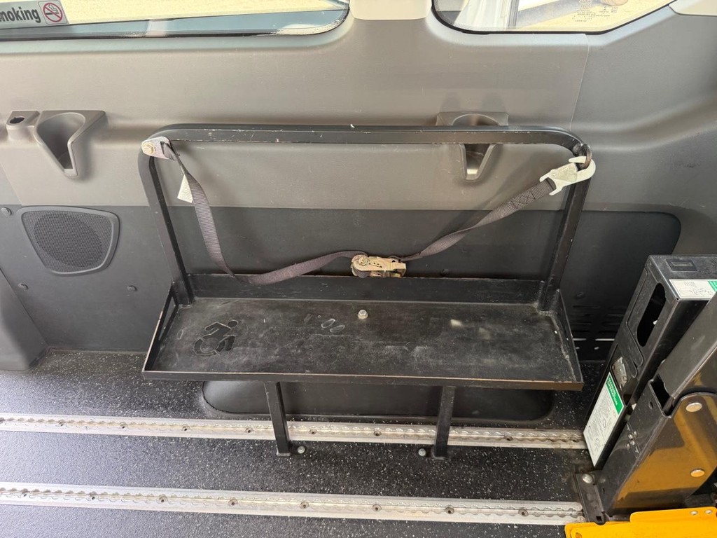 Ford Transit 350 Vehicle Full-screen Gallery Image 31