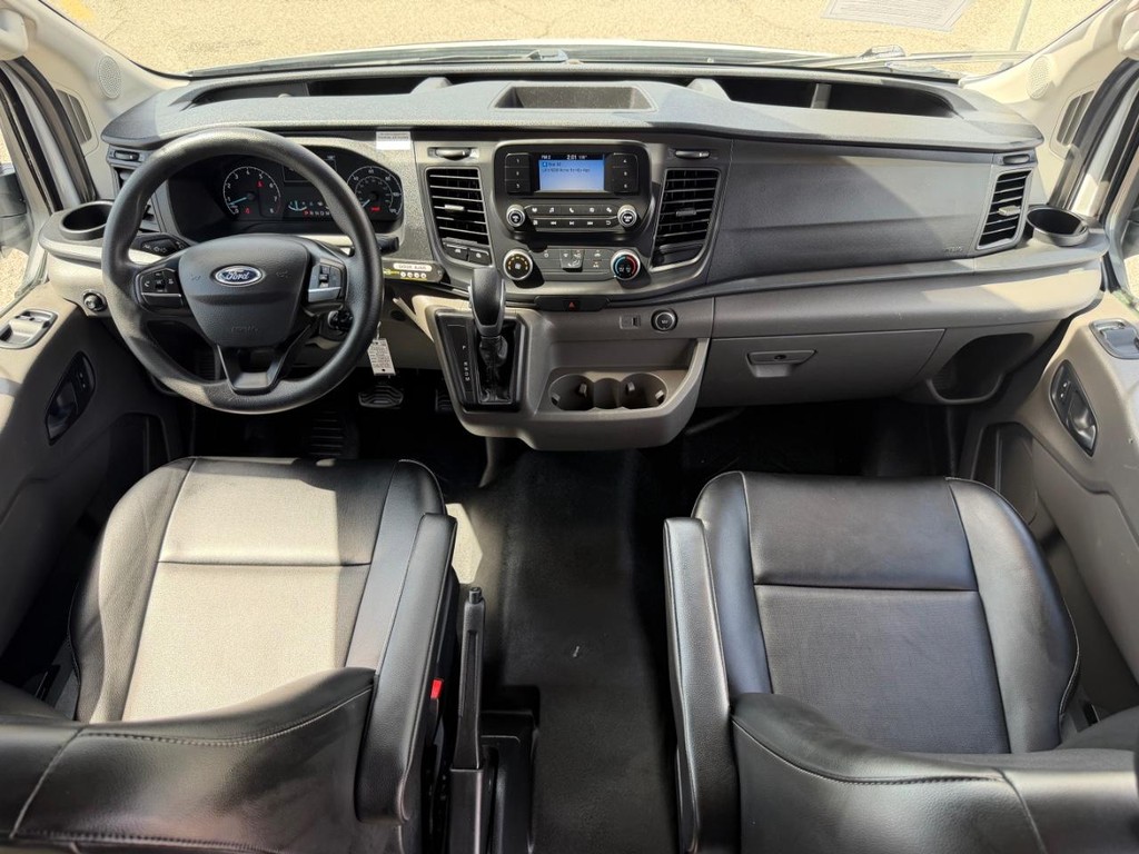 Ford Transit 350 Vehicle Full-screen Gallery Image 33