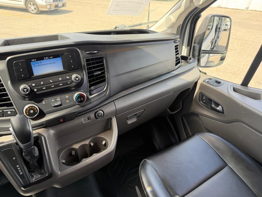 Ford Transit 350 Vehicle Full-screen Gallery Image 36