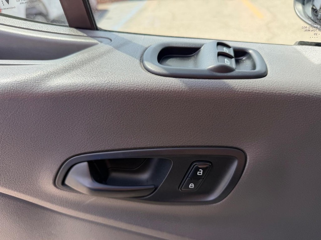 Ford Transit 350 Vehicle Full-screen Gallery Image 41