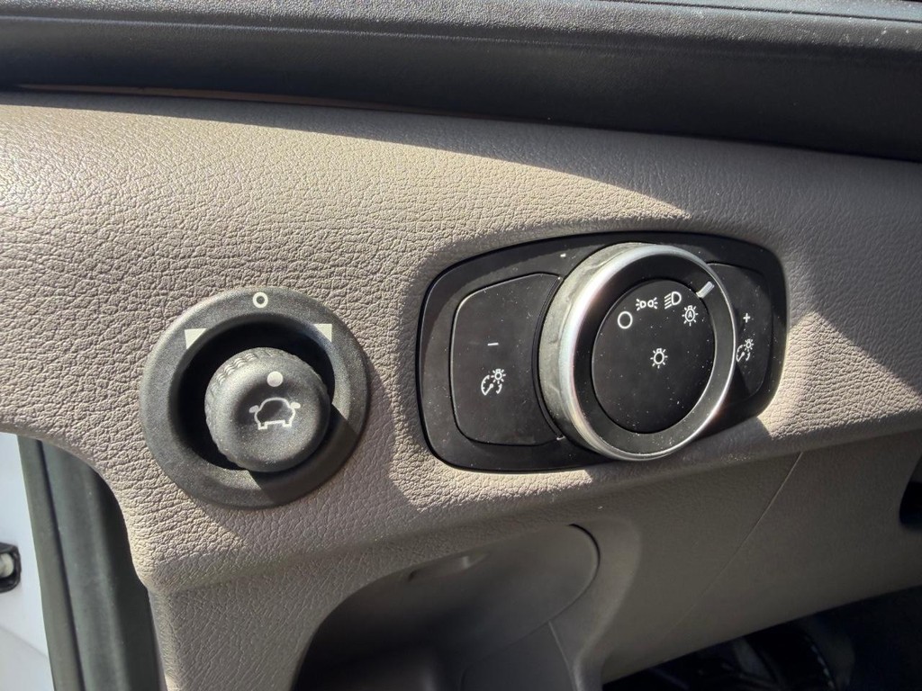 Ford Transit 350 Vehicle Full-screen Gallery Image 42