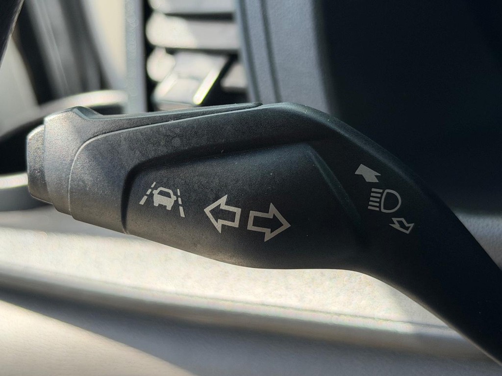 Ford Transit 350 Vehicle Full-screen Gallery Image 43