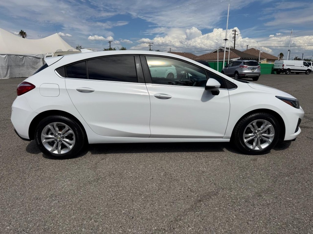 Chevrolet Cruze Vehicle Full-screen Gallery Image 05