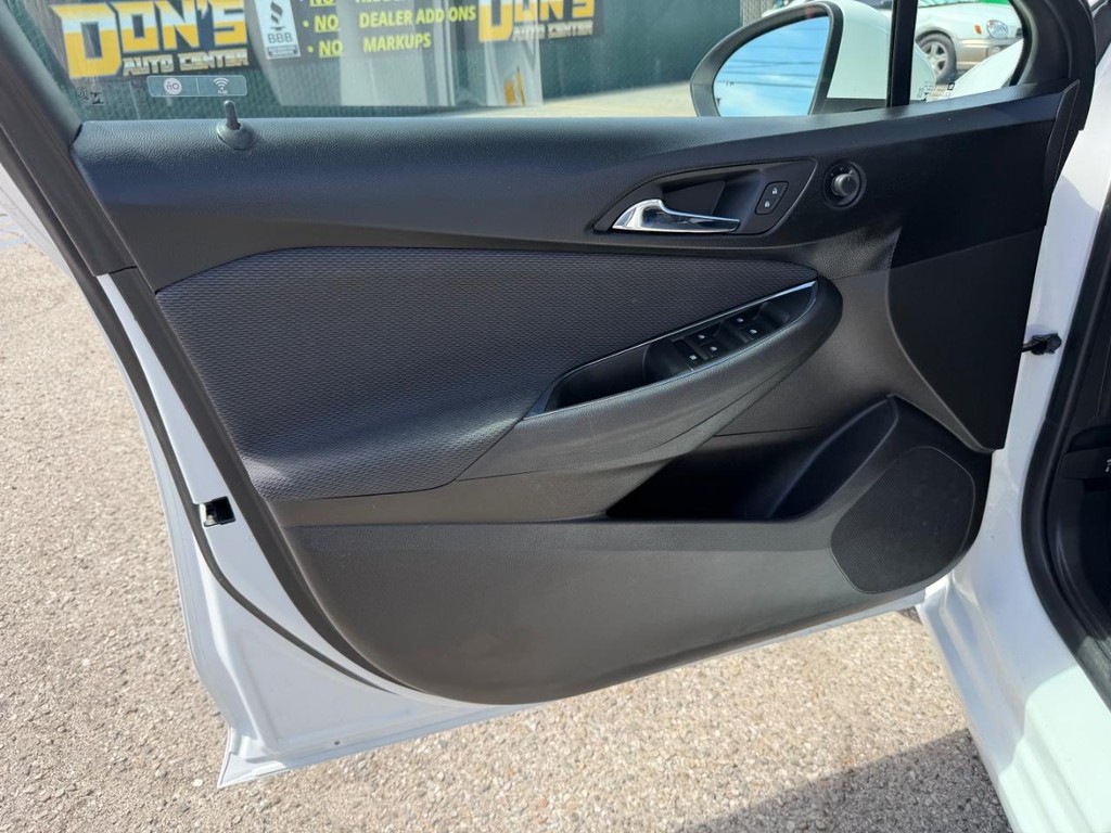 Chevrolet Cruze Vehicle Full-screen Gallery Image 14