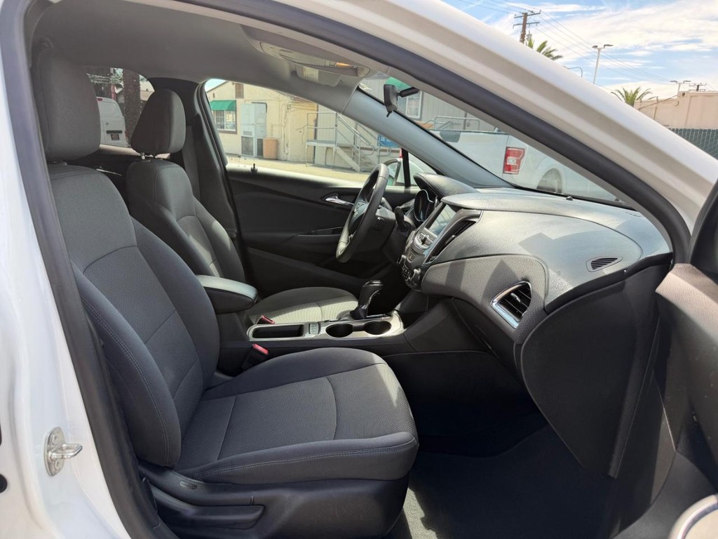 Chevrolet Cruze Vehicle Full-screen Gallery Image 19