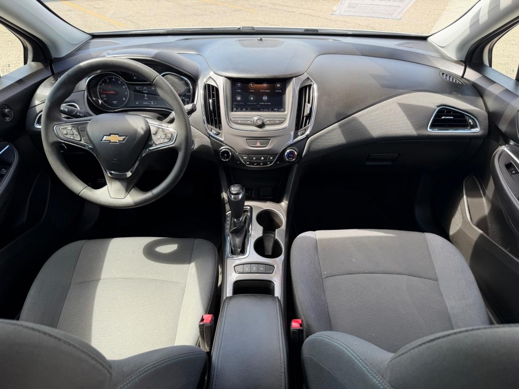 Chevrolet Cruze Vehicle Full-screen Gallery Image 21