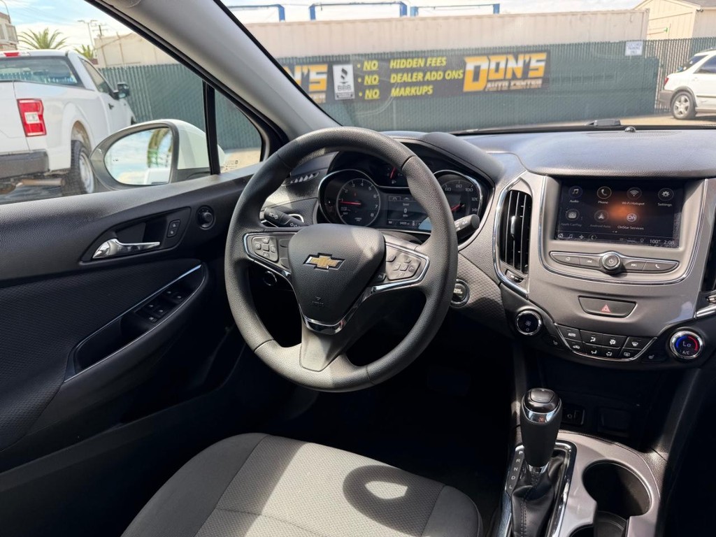 Chevrolet Cruze Vehicle Full-screen Gallery Image 22