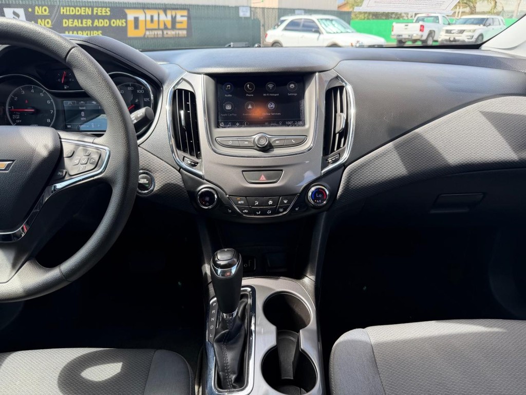 Chevrolet Cruze Vehicle Full-screen Gallery Image 23