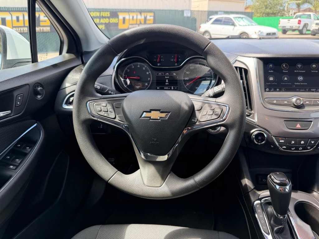 Chevrolet Cruze Vehicle Full-screen Gallery Image 25