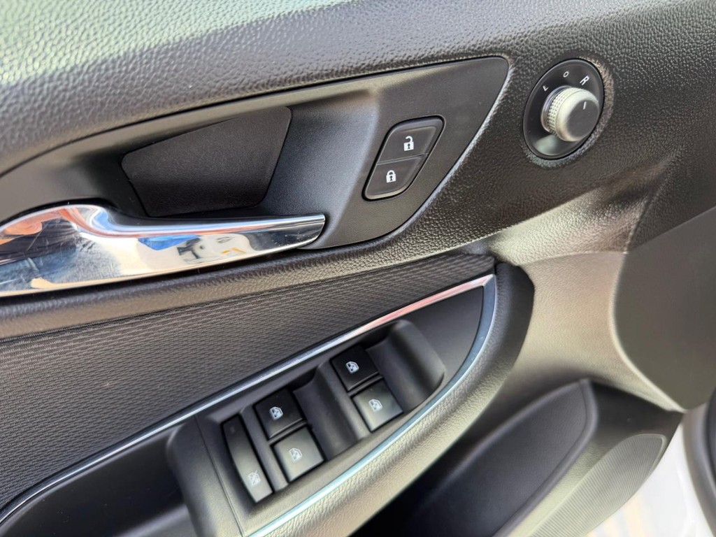 Chevrolet Cruze Vehicle Full-screen Gallery Image 29