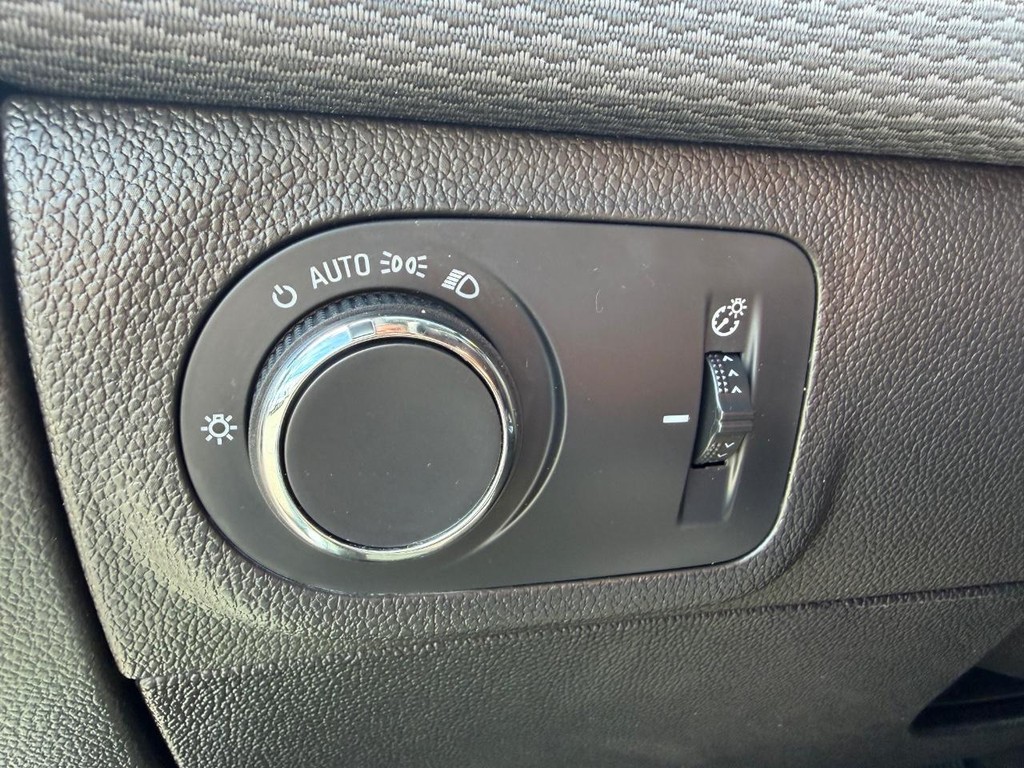 Chevrolet Cruze Vehicle Full-screen Gallery Image 30