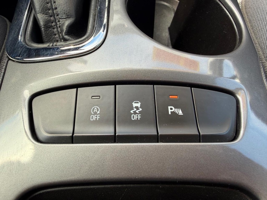 Chevrolet Cruze Vehicle Full-screen Gallery Image 32