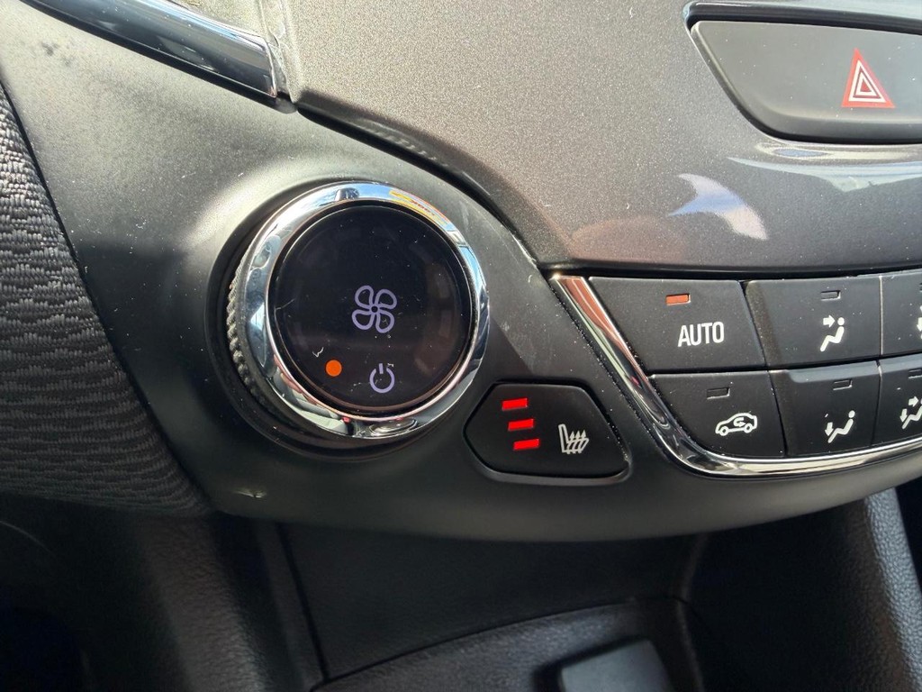 Chevrolet Cruze Vehicle Full-screen Gallery Image 33