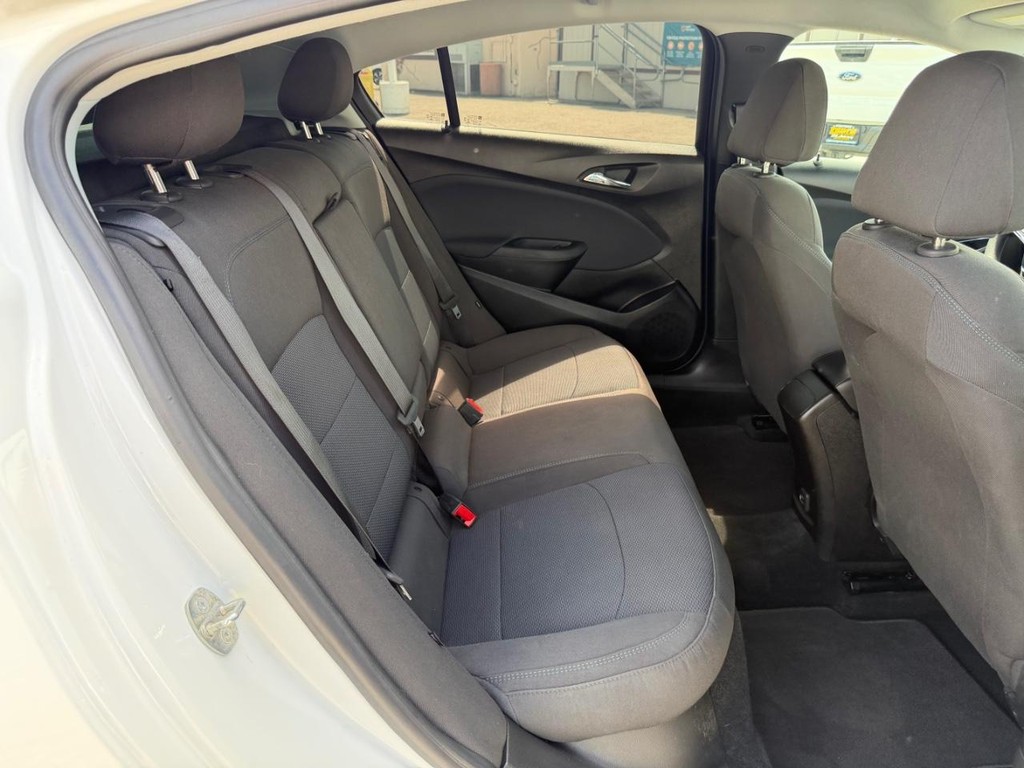 Chevrolet Cruze Vehicle Full-screen Gallery Image 36