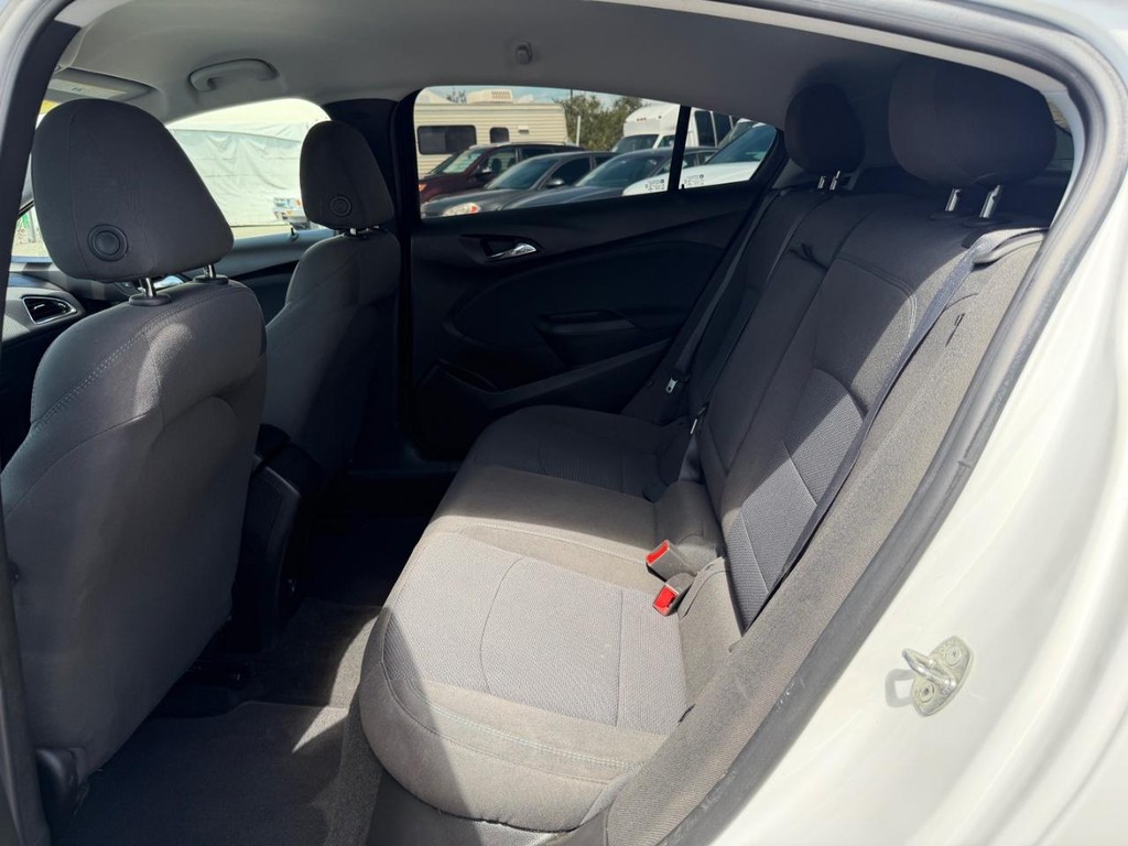 Chevrolet Cruze Vehicle Full-screen Gallery Image 38