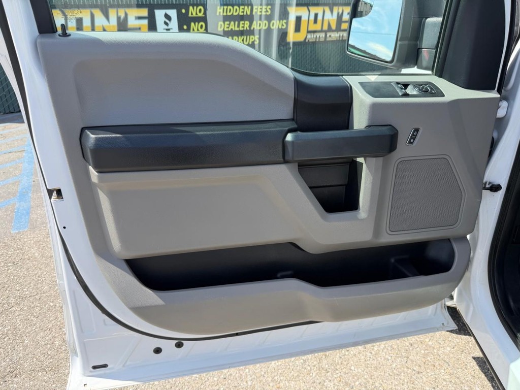 Ford F-150 Vehicle Full-screen Gallery Image 15