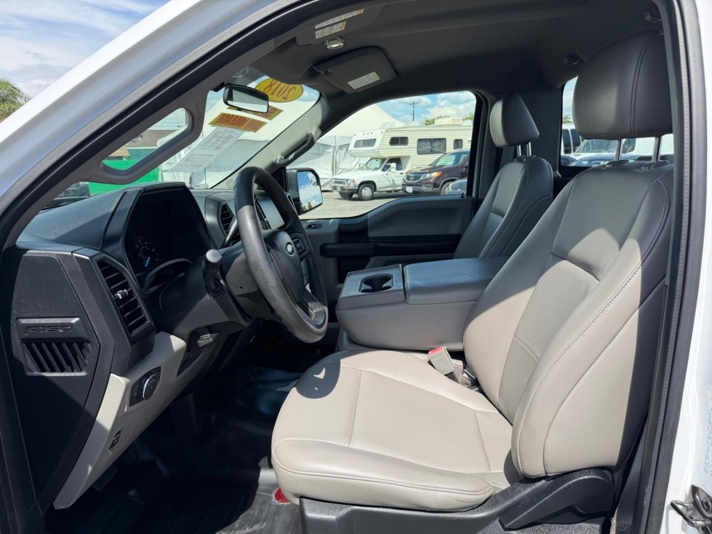 Ford F-150 Vehicle Full-screen Gallery Image 17