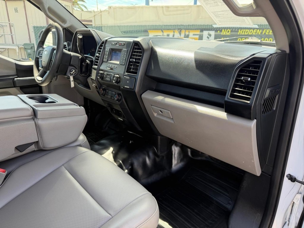 Ford F-150 Vehicle Full-screen Gallery Image 20