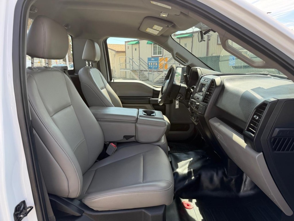 Ford F-150 Vehicle Full-screen Gallery Image 21