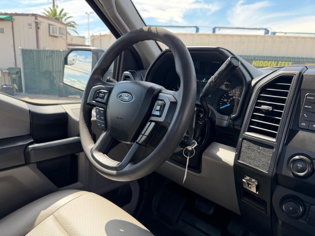 Ford F-150 Vehicle Full-screen Gallery Image 23