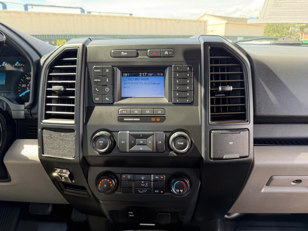 Ford F-150 Vehicle Full-screen Gallery Image 24