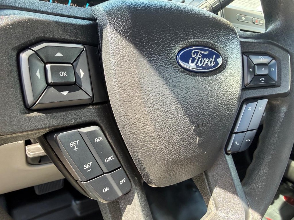Ford F-150 Vehicle Full-screen Gallery Image 26