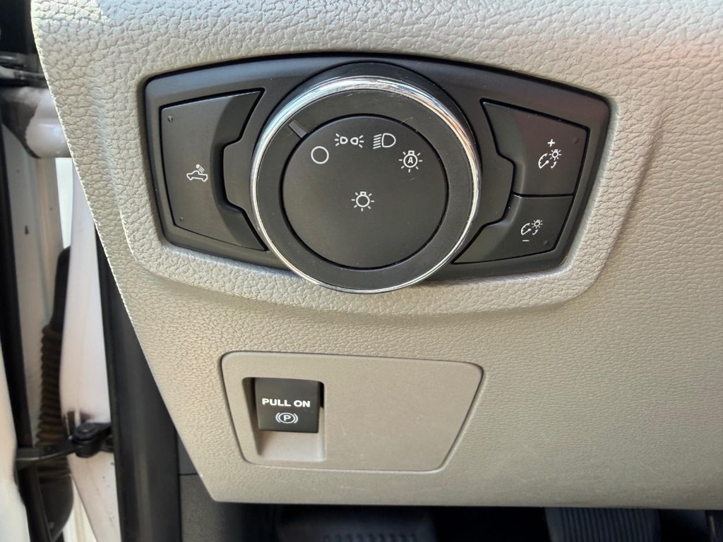 Ford F-150 Vehicle Full-screen Gallery Image 30