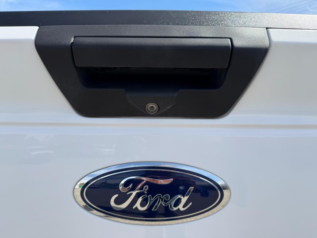 Ford F-150 Vehicle Full-screen Gallery Image 32