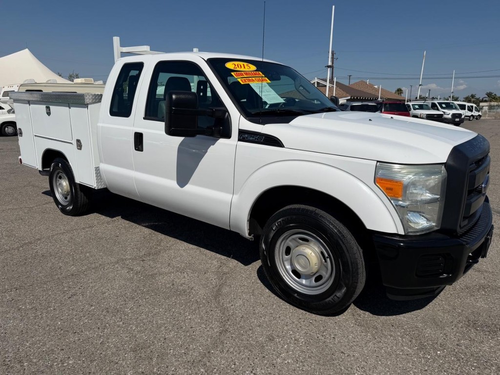 Ford F-250 Vehicle Full-screen Gallery Image 03